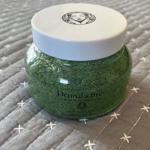 Dermalactives Soft Salt Glow